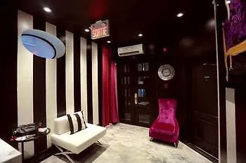 Отель Boutic Residence Downtown Drummond Монреаль